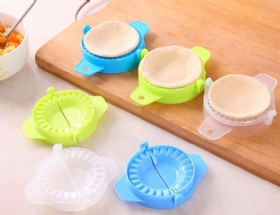 Plastic dumplings Hand pressing