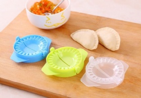 Plastic dumplings Hand pressing